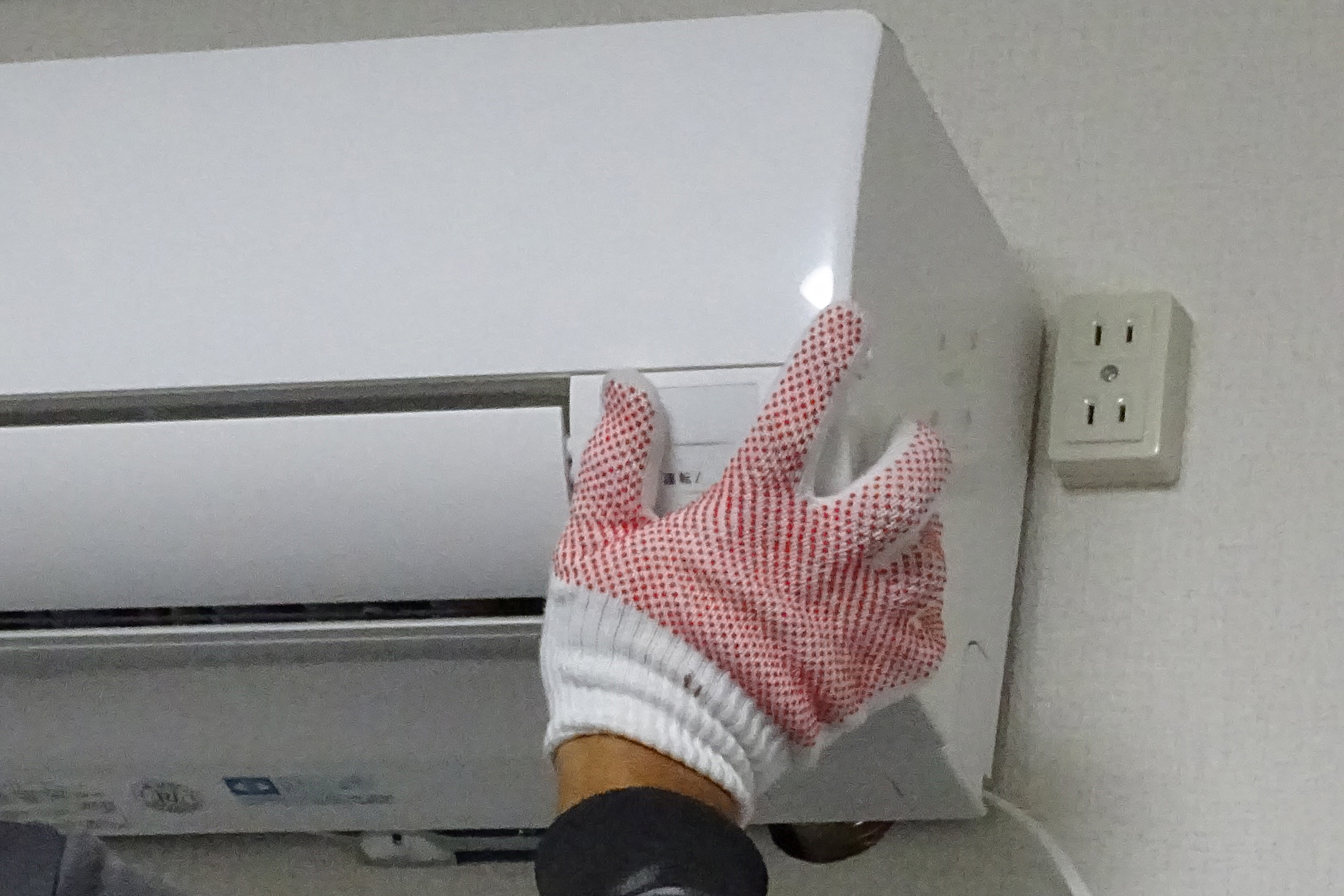 【エアコンクリーニング】隅々まで徹底的に綺麗にする分解洗浄の写真